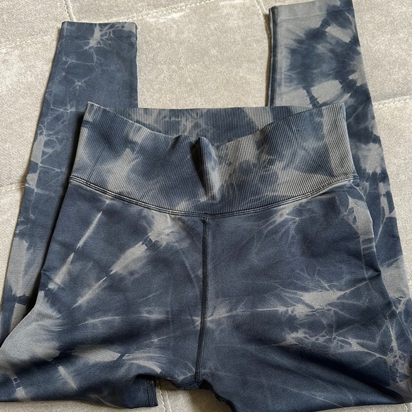 Aerie Kids Charcoal Tie-Dye Leggings - Picture 5 of 7